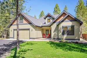 Exterior - 110 Crane - Spectacular River Front + Access, Hot Tub, Ping Pong, South of Sunriver Resort (Sunriver)