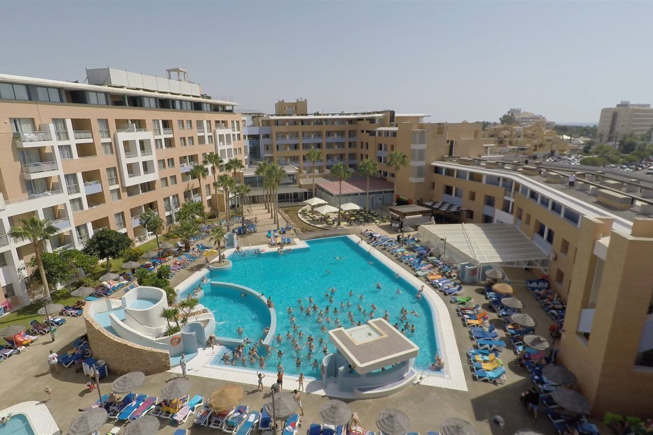 Piscine couverte, piscine extérieure