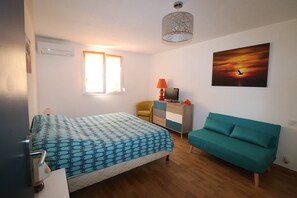 2 habitaciones y tabla de planchar con plancha 