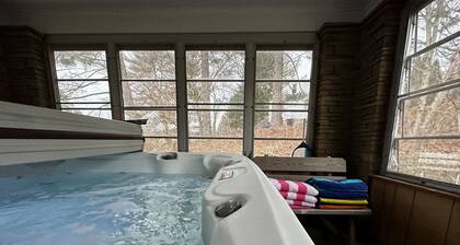 Incredible 5 bed 2 bath w/ HOT TUB close to Pitt