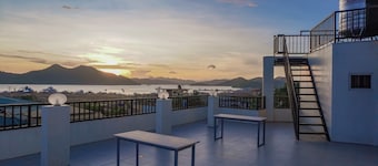 A&A ABE BAYFRONT INN