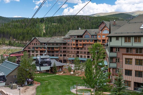 Zephyr Mountain Lodge 2410 | Hot Tubs, Ski In Ski Out, Ski Locker and More! | Steps to Snow