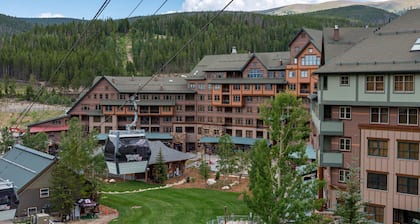 Zephyr Mountain Lodge 2410 | Hot Tubs, Ski In Ski Out, Ski Locker and More! | Steps to Snow