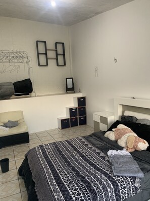 1 室のベッドルーム、遮光カーテン、WiFi、ベッドシーツ