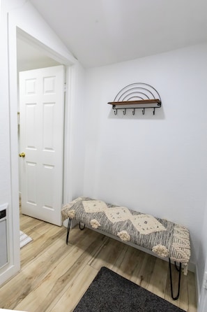 Interior - Sparkling Clean, Stylish 1-bdrm w/parking - 5 min to hiking & beach! (San Juan Capistrano)