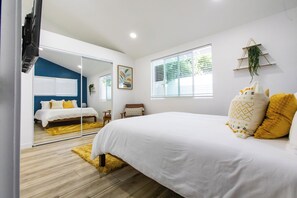 1 bedroom, desk, iron/ironing board, travel crib - Sparkling Clean, Stylish 1-bdrm w/parking - 5 min to hiking & beach! (San Juan Capistrano)