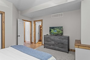 4 slaapkamers, een strijkplank/strijkijzer, wifi, beddengoed