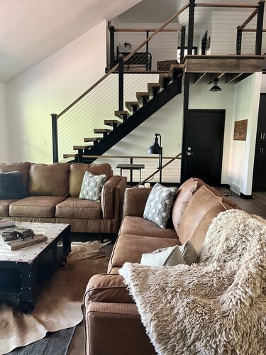 Roberts Lake - Freedom Lodge