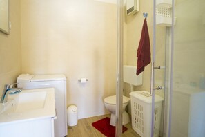 Shower, hair dryer, bathrobes, towels