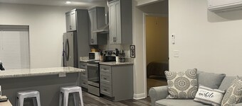 YELLOW DOOR 2 BEDROOM COTTAGE