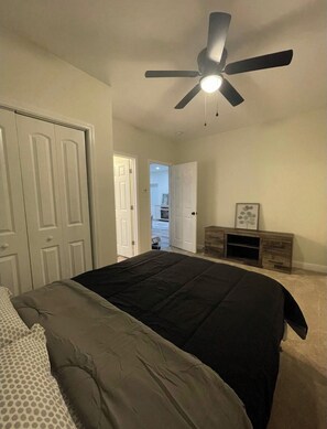 2 soverom, skrivebord, wi-fi (inkludert) og sengetøy