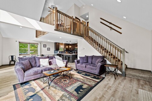 Hot Tub, Large 6 Bed, Game Room, Shuffleboard