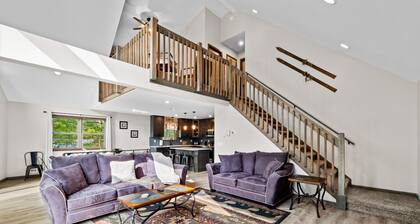 Hot Tub, Large 6 Bed, Game Room, Shuffleboard