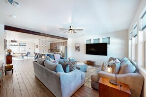 TV - Modern home in a great location with mountain views, grill, patio, & work desk (Flagstaff)