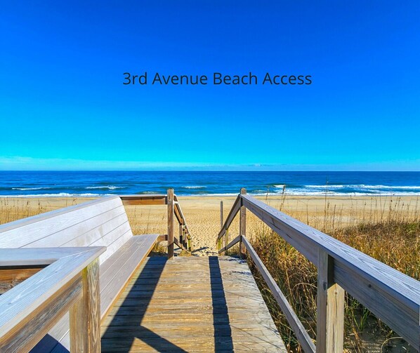 Una spiaggia nelle vicinanze