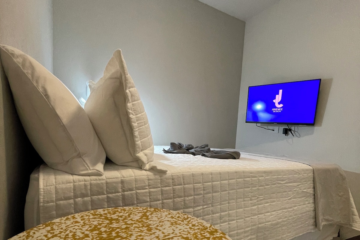 Verduisterende gordijnen, gratis wifi, beddengoed