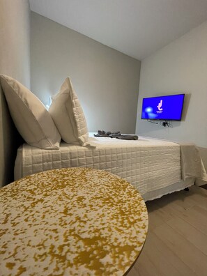 Blackout drapes, free WiFi, bed sheets - Nina´s - Juan Santamaria (Rio Segundo)
