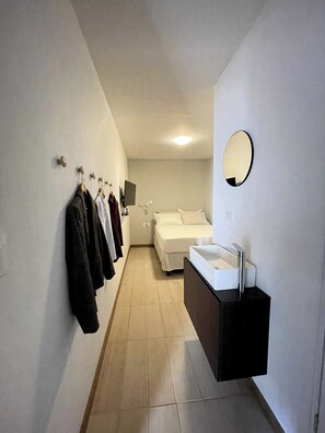 Standard Room, No Windows | Blackout drapes, free WiFi, bed sheets - Nina´s - Juan Santamaria (Rio Segundo)