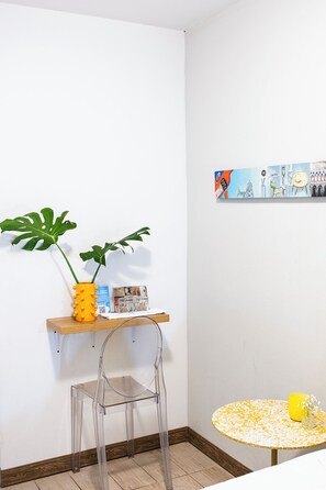 Cortinas blackout, wifi gratis y ropa de cama 