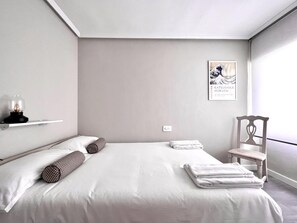 4 quartos, acesso à internet, roupa de cama