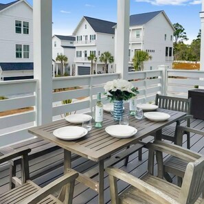 Outdoor dining - "The Way of Water" | Community Pool | 2 Bikes included (Inlet Beach)