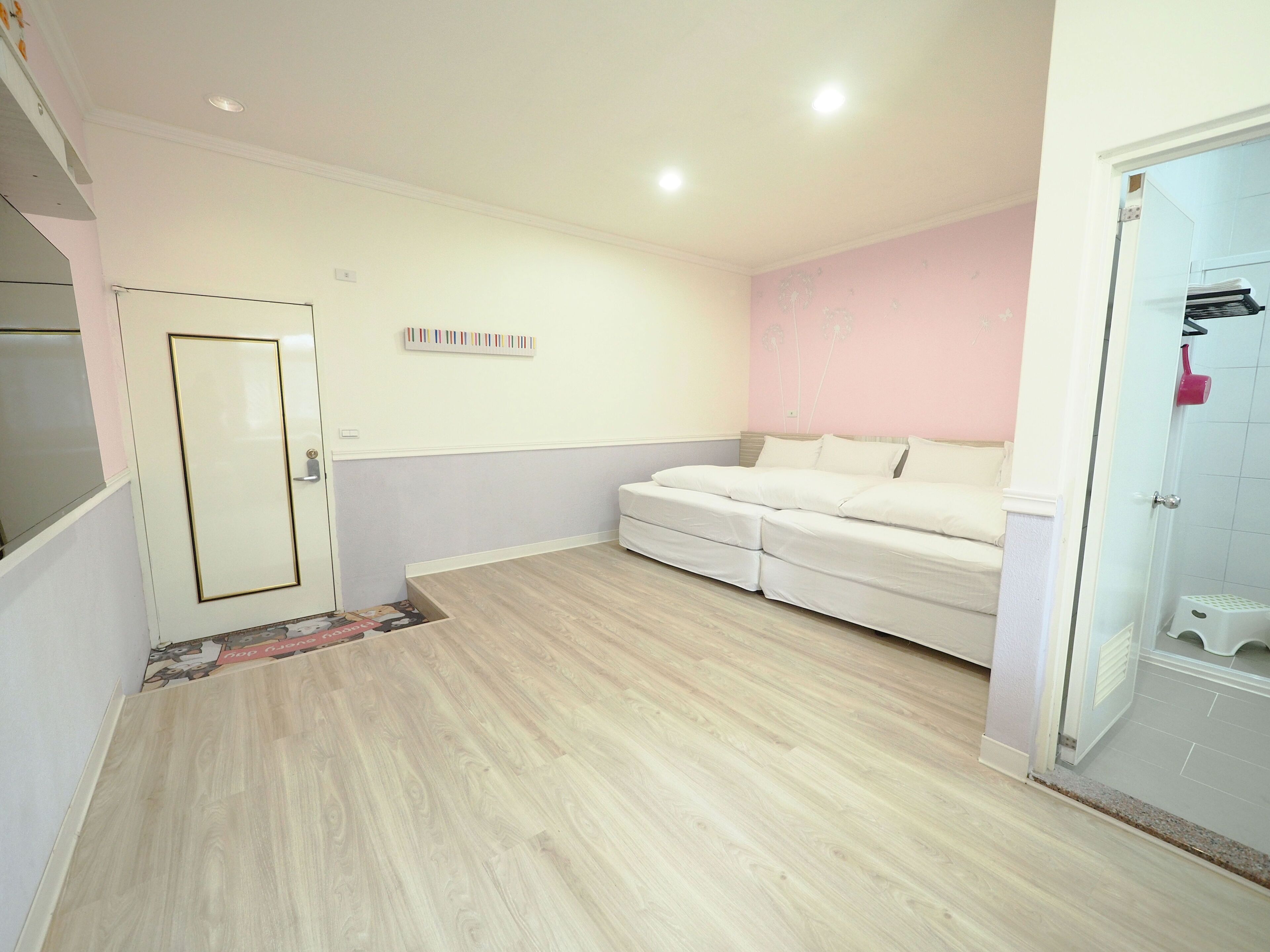 ห้องคอมฟอร์ทสำหรับสี่ท่าน | ผ้านวมขนเป็ด, พื้นที่ทำงานแบบใช้แล็ปท็อป, Wi-Fi ฟรี, ผ้าปูที่นอน
