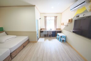 Quadrupla Standard | Copriletto in piuma, postazione laptop, Wi-Fi gratuito, lenzuola