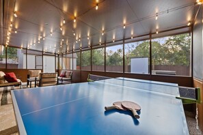 Game room - Evergreen - Hot Tub | Outdoor Cinema | Near UNT (Denton)