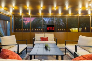 Interior - Evergreen - Hot Tub | Outdoor Cinema | Near UNT (Denton)