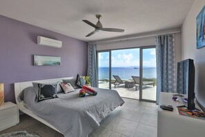 3 多间卧室、客房内保险箱、办公桌、熨斗/熨衣板