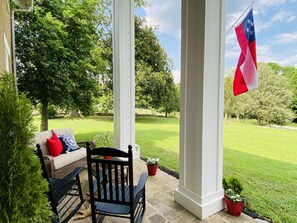 Vista frontal de la propiedad