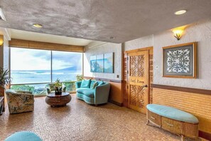 Interior - 8th floor resort studio, AC stunning ocean views (Napili-Honokowai)