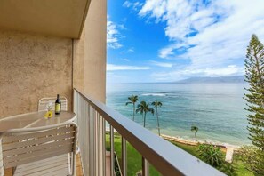 Property grounds - 8th floor resort studio, AC stunning ocean views (Napili-Honokowai)