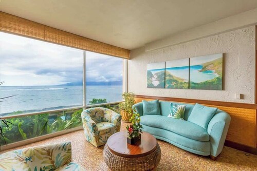 5th floor Oceanview studio, AC, resort amenities