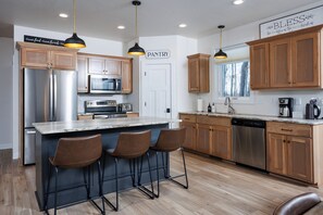 Micro-ondes, four, plaque de cuisson, lave-vaisselle