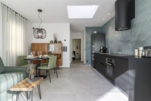 Kühlschrank, Ofen, Herdplatte, Geschirrspüler