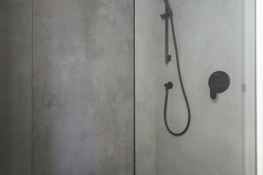 Regadera, amenidades de baño gratuitas, secadora de cabello, bidet 