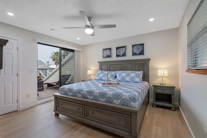 2 bedrooms, iron/ironing board, travel cot, free WiFi - Gorgeous Townhouse One Block Away to Best Beaches! (Indian Rocks Beach)