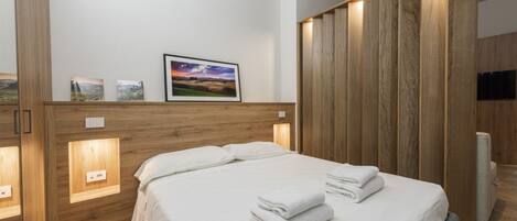 1 bedroom, bed sheets