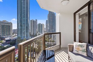 Two-Bedroom Apartment with Ocean View | Balkong