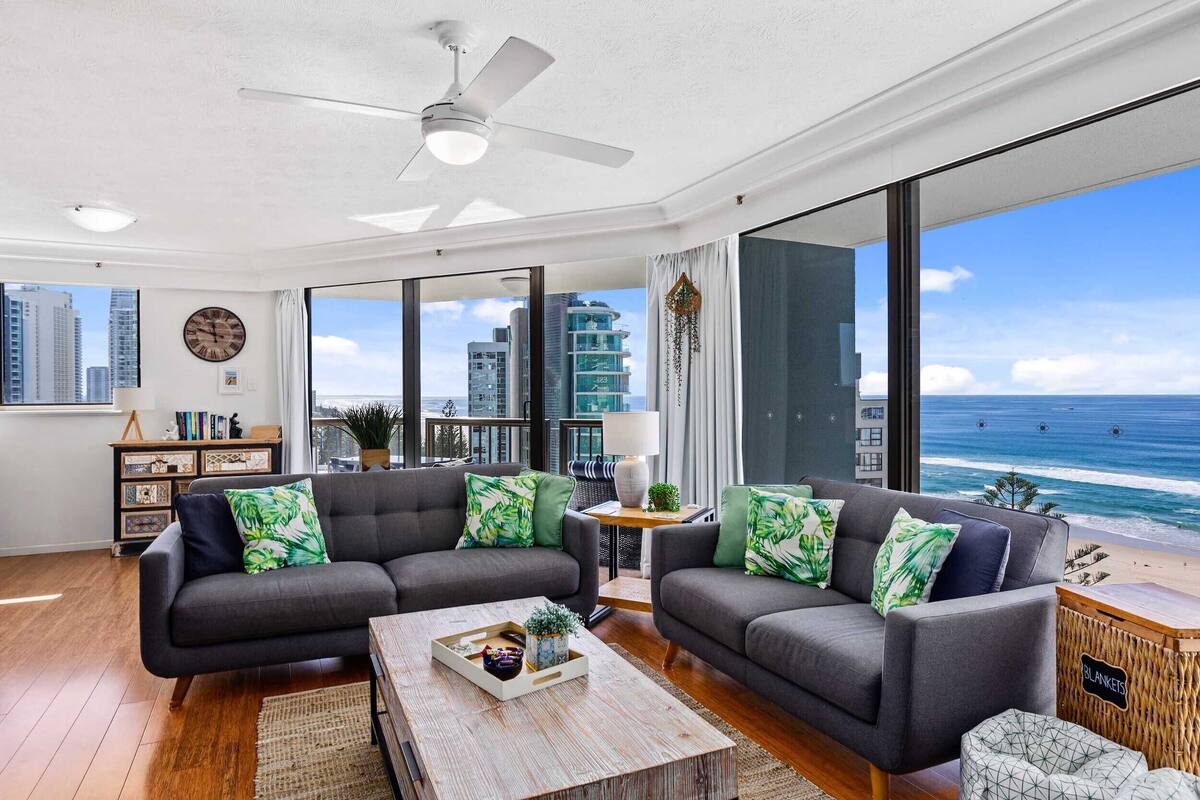Two-Bedroom Apartment with Ocean View | Living area
