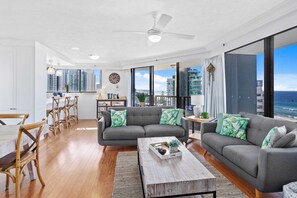 Two-Bedroom Apartment with Ocean View | Oppholdsområde