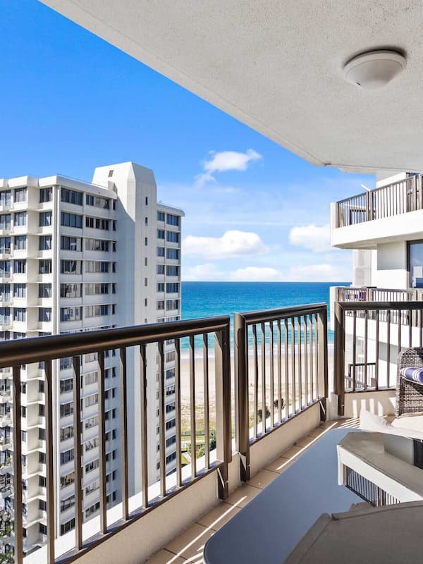 Two-Bedroom Apartment with Ocean View | Vista da sacada