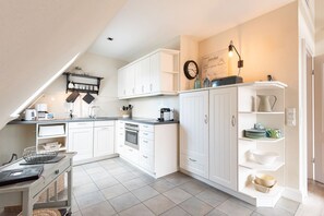 Køleskab, ovn, kogeplade, opvaskemaskine