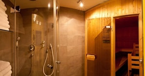 Dusche, Haartrockner, Handtücher