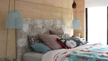 3 bedrooms, desk, iron/ironing board, travel cot