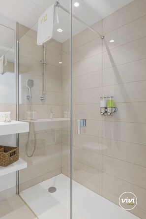 Shower, hair dryer, towels, soap - Deco | Pool - terrace - Fuengirola (Fuengirola)