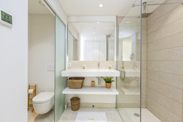 Shower, hair dryer, towels, soap