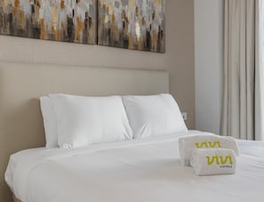 Room - Deco | Pool - Terrace - Parking (Fuengirola)