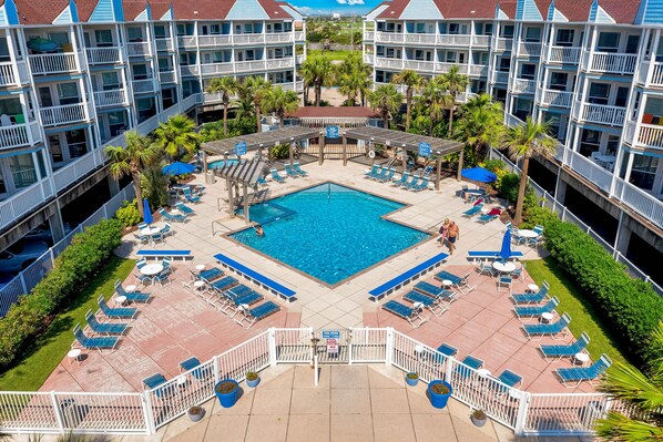 حمّام سباحة مُدفَّأ